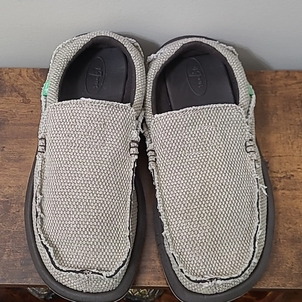 Sanuk Textured Neutral Color Sidewalk Surfers Slip-Ons size 8.